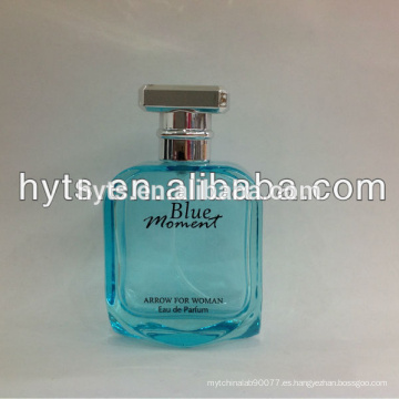 botella de perfume azul mujer momento